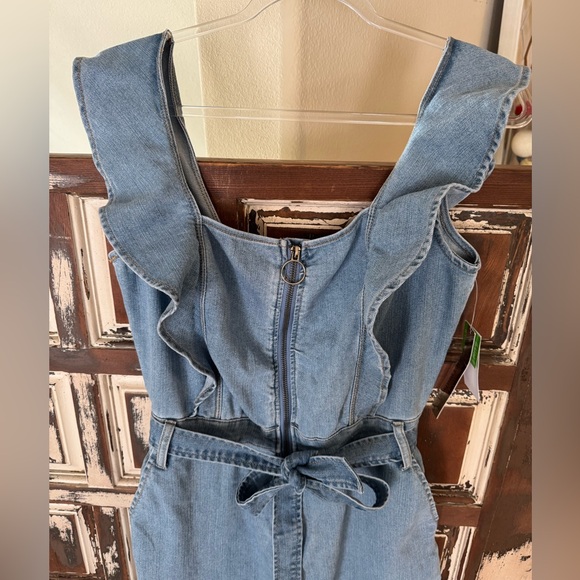 NWT Tinseltown Wide Leg, Ruffle Strap Denim Jumpsuit- size M - Picture 4 of 10